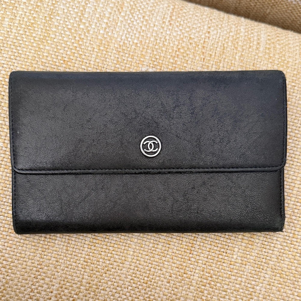 CHANEL Black Leather wallet with Silver Logo